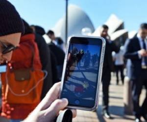 Pokémon Go cuenta con once millones de usuarios Android diarios en EEUU, frente a los seis millones de Twitter. En siete sesiones, Nintendo ha disparado su cotización un 93% (Fotos: AFP).