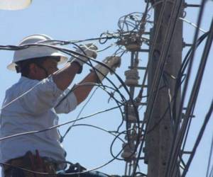 El índice de cobertura eléctrica se tiene como la relación expresada entre el número de abonados residenciales (o número de viviendas con acceso al servicio eléctrico) y el número total de viviendas del país﻿.