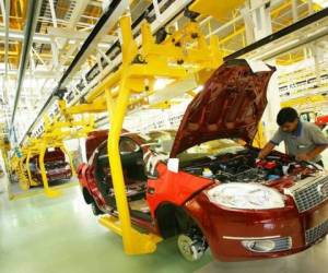 Volkswagen, Toyota Motor Co. y GM son los mayores fabricantes de la industria y producen unos 10 millones de unidades al año cada uno. Fiat Chrysler es un séptimo distante con 4,7 millones el año pasado. (Foto: Archivo).