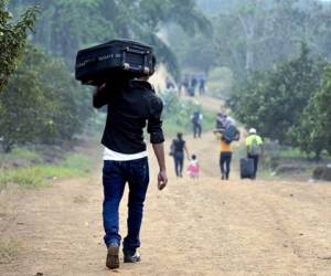 Masaya, Nicaragua. 02/05/2017. Entre Naranjales muchas personas cruzan la frontera que comparten Costa Rica y Nicaragua en el sector de Las Tablillas, Los Chiles, se trata de una ruta que conduce a un punto ciego de la frontera que tienen ambos países y que desde hace varios años le sirve a los indocumentados que pasan burlando con facilidad a las autoridades. Jader Flores/ LA PRENSA.