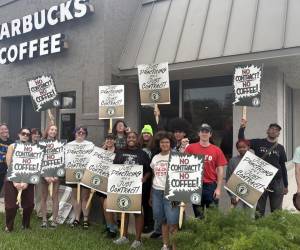 <i>Starbucks minimizó el peso del sindicato dentro de su plantilla y el impacto de su acción, tras asegurar que la empresa está dispuesta a negociar pero el sindicato no y al sostener que ya ofrece el mejor trabajo minorista. Foto de cortesía</i>