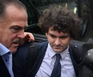 Juez revoca la fianza del fundador de FTX antes del juicio de octubre