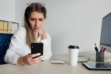 ESET detectó una nueva estafa que circula por WhatsApp con una oferta de empleo falsa ofrecida por una supuesta empresa que se hace llamar “YOUTUBER”. Foto de iStock