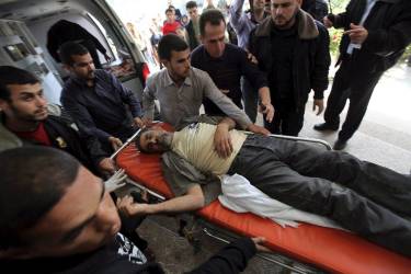 Imagen de archivo de un herido en el hospital Nasser de Jan Junisw. EFE/Mohammed Saber