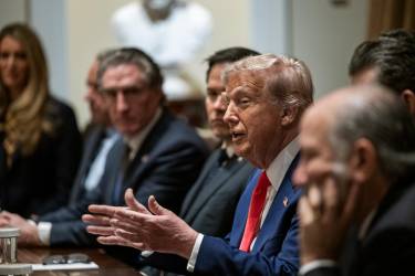 Trump volvió al ataque contra Powell tras la publicación de las nuevas cifras de inflación, que se mantuvo estable en julio en un 2,7 % interanual. Foto de EFE