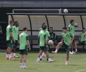 <i>Jugadores de la selección mexicana de fútbol entrenan en el Centro de Alto Rendimiento de la Federación Mexicana de Fútbol en Ciudad de México (México). EFE/José Méndez</i>