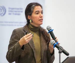 <i>La oficial asociada de Asuntos Económicos de la División de Asuntos de Género de la CEPAL, Carmen Álvarez, habla durante un foro este lunes, en Montevideo (Uruguay).. EFE/Hernán Ogállar Vidal</i>
