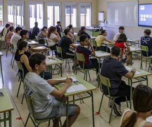La IA obligará al sistema educativo a transformar los objetivos de aprendizaje, señala el informe de la OCDE.(Foto: EFE)