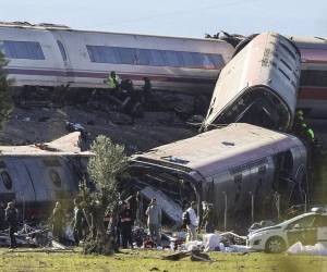 <i>Dos trenes de alta velocidad, uno de Renfe y otro de Iryo, han colisionado a primera hora de este miércoles a la altura de la estación de Urda (Toledo). EFE/Ismael Herrero</i>