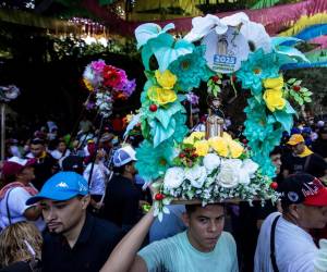 Personas participan en la tradición de 'Los Diablitos Negros', durante las fiestas de Santo Domingo, en Managua (Nicaragua). EFE/ STR
