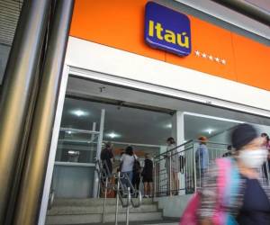 <i>Itaú aclaró que la decisión responde a un ajuste estratégico para concentrarse en Itaú Corporate. (FOTOGRAFÍA: EFE) </i>