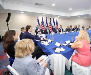 <i>El Subsecretario Caleb Orr se reunió con la Ministra de Economía, Maria Luisa Hayem , para conversar sobre nuevas oportunidades de colaboración que permitan al sector privado estadounidense impulsar el crecimiento económico y tecnológico de El Salvador. Foto de cortesía</i>