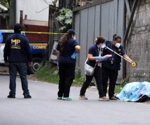 <i>Las autoridades atribuyen estos crímenes principalmente a disputas violentas entre las pandillas Mara Salvatrucha y Barrio 18, declaradas en 2025 como grupos terroristas por la legislación guatemalteca. EFE/ Alex Cruz</i>