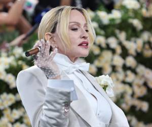 <i>Madonna posa en la alfombra roja para la Gala Met de 2025, el evento anual a beneficio del Costume Institute del Museo Metropolitano de Arte, en Nueva York, EE. UU., el 5 de mayo de 2025. EFE/JUSTIN LANE</i>