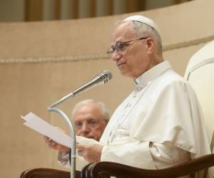 El papa León XIV ha instado a los políticos del mundo a atajar la inaceptable desproporción entre ricos y pobres como servicio en favor de la paz social. EFE/Vatican Media