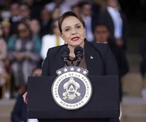 La presidenta de Honduras, Xiomara Castro, ordenó este jueves iniciar el proceso de transición y calificó como “de facto” al próximo Gobierno que asumirá el conservador Nasry 'Tito' Asfura, el próximo 27 de enero.