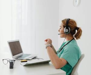 <i>Un chatbot con IA puede localizar rápidamente la clínica, farmacia o centro de salud más cercano según las necesidades del paciente. Foto de cortesía</i>