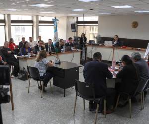 <i>La jueza Ingrid Cifuentes (c), titular del Tribunal Séptimo de Sentencia Penal de Guatemala, al presidir este martes, 12 de agosto, la audiencia de sentencia a varios funcionarios públicos por la muerte de 41 niñas en un hogar estatal en 2017, en Ciudad de Guatemala (Guatemala). EFE/Mariano Macz</i>