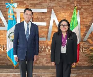 <i>Velasco fue recibido en Guatemala por la viceministra guatemalteca de Relaciones Exteriores, Mónica Bolaños Pérez. Foto de cortesía</i>
