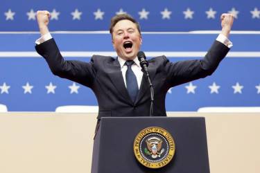 <i>Fotografía de archivo fechada el 20 de enero de 2025 del director ejecutivo de Tesla, Elon Musk, hablando en el escenario durante la ceremonia de investidura del presidente estadounidense Donald Trump en Washington (EE.UU.). EFE/EPA/ALLISON DINNER /ARCHIVO</i>