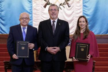 <i>Los gobiernos de Guatemala y del Reino Unido de Gran Bretaña e Irlanda del Norte firmaron un memorando de entendimiento para iniciar una cooperación técnica destinada al desarrollo del MetroRiel. Foto de cortesía</i>