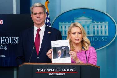 <i>Durante la campaña electoral, el magnate frenó que el The Washington Post, diario de su propiedad, respaldara abiertamente a la candidata presidencial demócrata, Kamala Harris, rompiendo una tradición de décadas en el periódico. EFE/EPA/WILL OLIVER</i>