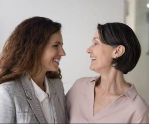 <i>El vínculo madre–hija puede convertirse no solo en una relación personal poderosa, sino también en una plataforma empresarial con capacidad de trascender generaciones. (Foto: Shutterstock)</i>
