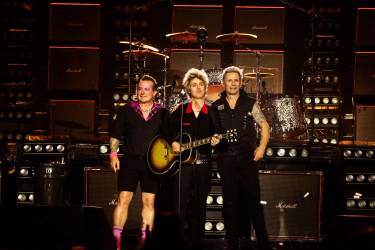 <i>Green Day, banda formada en 1986, tiene como integrantes a Billie Joe Armstrong, Mike Dirnt y Tré Cool, quienes se mostraron orgullosos de ser parte de esta celebración. Foto de cortesía</i>