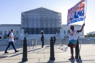 <i>Sobrevivientes del caso Epstein urgen al Congreso publicar todos los archivos. Imagen de archivo. EFE/EPA/SHAWN THEW</i>