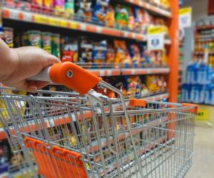 <i>Desde 2020, el poder adquisitivo para bienes de consumo en la región ha disminuido un 25 %. Ahora, los consumidores buscan productos que entreguen mayor valor por un menor costo. FOTO ARCHIVO E&amp;N</i>