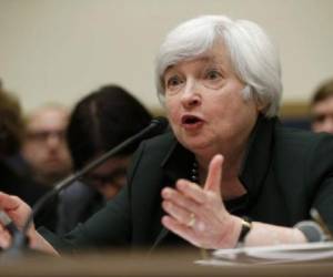 El debate sobre la evaluación de Yellen (en la imagen) de los mercados laborales -y sobre cuándo elevar las tasas de interés- se está intensificando dentro del principal comité de política monetaria de la Fed. (Foto: Reuters).