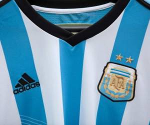 Argentina, que auspicia Adidas AG, triunfó por penales en Sao Paulo y eliminó a la selección holandesa que equipa Nike Inc., de los Estados Unidos. (Foto: Bloomberg).