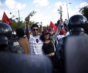 Las marchas fueron convocadas por el expresidente Zelaya, quien fue derrocado en 2009 cuando intentó establecer una Asamblea Nacional Constituyente para, entre otras reformas, incluir la reelección en la Carta Magna. (Foto: AFP).