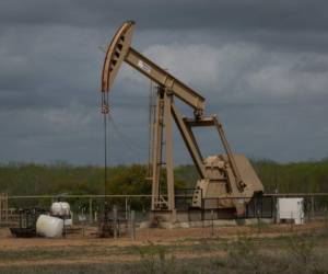 (FILES) In this file photo taken on March 12, 2019 a pump jack at an oil extraction site is pictured in Cotulla, Texas. - President Donald Trump announced on September 15, 2019 that he has authorized the release of oil from US strategic reserves after drone attacks cut Saudi Arabia's crude production by half. (Photo by Loren ELLIOTT / AFP)
