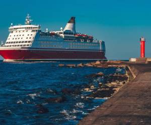 Cuatro navieras son multadas por hacer escalas en Cuba