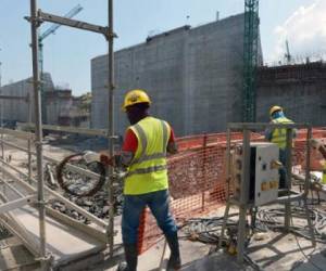 Por el Canal, que el 15 de agosto cumplió un siglo de operaciones, pasa un 5% del comercio marítimo mundial. (Foto: AFP)