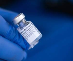 SAVANNAH, GA - DECEMBER 15: A nurse shows off a vial of the Pfizer-BioNTech COVID-19 vaccine outside of the Chatham County Health Department on December 15, 2020 in Savannah, Georgia. Georgia Governor Brian Kemp was on hand to witness initial administering of vaccines in the state. Sean Rayford/Getty Images/AFP