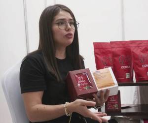 <i>La representante de la Cooperativa Orgánica Marcarla Sociedad Anónima (Comsa), Karla Romero, habla durante una entrevista con EFE en la 140 Asamblea Internacional del Café este martes, en San Pedro Sula (Honduras). Las mujeres hondureñas productoras de café han expresado ante la Organización Internacional del Café (OIC) que se les tome en cuenta en la cadena del valor del grano, que es el principal producto de exportación de su país. EFE/ José Valle</i>