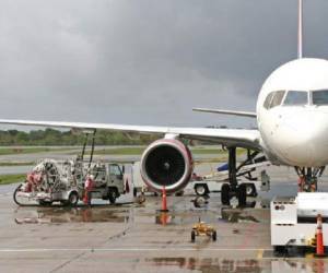 El combustible es el mayor gasto de las aerolíneas, así que los precios más bajos redujeron sus gastos en 36 % comparado con el año pasado; sin embargo, la baja en los billetes se cifra en apenas un 4 %.