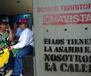 En víspera del cambio de legislatura, Maduro promulgó una reforma para quitar al Parlamento la facultad de elegir al presidente del Banco Central y ahora lo hará el Ejecutivo. (Fotos: AFP).