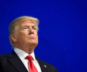 US President Donald Trump looks on before delivering a speech during the World Economic Forum (WEF) annual meeting on January 26, 2018 in Davos, eastern Switzerland. / AFP PHOTO / Fabrice COFFRINI