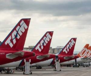 Durante el mes que duró el Mundial, Latam transportó alrededor de tres millones de pasajeros en Brasil y realizó más de un millar de vuelos locales e internacionales. (Foto: AFP).
