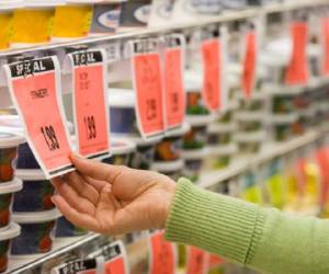 El consumidor gasta más en cada compra, pero reduce las visitas a los puntos de venta, provocando una estabilidad en el gasto total de productos de consumo masivo. (Foto: iStock).