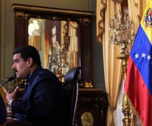 Handout picture released by the Venezuelan presidency showing Venezuelan President Nicolas Maduro speaking during a meeting with his cabinet at the presidential palace in Caracas, on March 9, 2015. Venezuela recalled its envoy to Washington for consultations Monday, after US President Barack Obama ordered new sanctions against senior Venezuelan officials. AFP PHOTO / PRESIDENCIA --- RESTRICTED TO EDITORIAL USE - MANDATORY CREDIT 'AFP PHOTO / PRESIDENCIA' - NO MARKETING NO ADVERTISING CAMPAIGNS - DISTRIBUTED AS A SERVICE TO CLIENTS