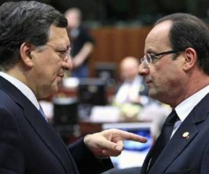 El expresidente de la Comisión Europea, Durao Barroso (izq), ha aceptado la presidencia no ejecutiva de Goldman Sachs Internacional, lo que ha sido criticado por líderes europeos, como el presidente francés Hollande (dcha).