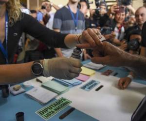 Guatemalan candidate for the Vamos party, Alejandro Giammattei, votes at a polling station in Guatemala City on June 16, 2019 during general elections. - Corruption-weary Guatemalans are set to elect a new president Sunday after a tumultuous campaign that saw two leading candidates barred from taking part and the top electoral crimes prosecutor forced to flee the country, fearing for his life. (Photo by ORLANDO ESTRADA / AFP) / The erroneous mention[s] appearing in the metadata of this photo by Johan ORDONEZ has been modified in AFP systems in the following manner: [AFP PHOTO / Orlando ESTRADA] instead of [AFP PHOTO / Johan ORDONEZ]. Please immediately remove the erroneous mention[s] from all your online services and delete it (them) from your servers. If you have been authorized by AFP to distribute it (them) to third parties, please ensure that the same actions are carried out by them. Failure to promptly comply with these instructions will entail liability on your part for any continued or post notification usage. Therefore we thank you very much for all your attention and prompt action. We are sorry for the inconvenience this notification may cause and remain at your disposal for any further information you may require.