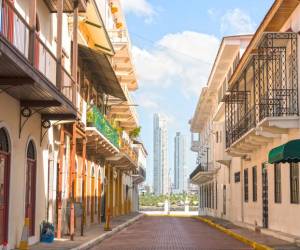 Vista desde el Casco Viejo en Panamá hacia la Ciudad de Panamá