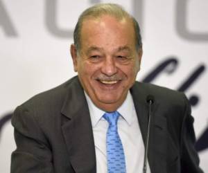 Mexican tycoon Carlos Slim smiles during a press conference at the Inbursa office in Mexico City, on October, 16, 2019. (Photo by ALFREDO ESTRELLA / AFP)