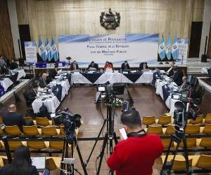 La Comisión de Postulación presenta la nómina de candidatos a fiscal general de Guatemala y Jefe del Ministerio Público para el período 2026-2030, este viernes, en Ciudad de Guatemala (Guatemala). EFE/ Mariano Macz
