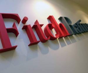 Fitch prevé que la carga de deuda de El Salvador podría llegar al 65 % del PIB para el 2017, de no tomar las medidas adecuadas. (Foto: Archivo).